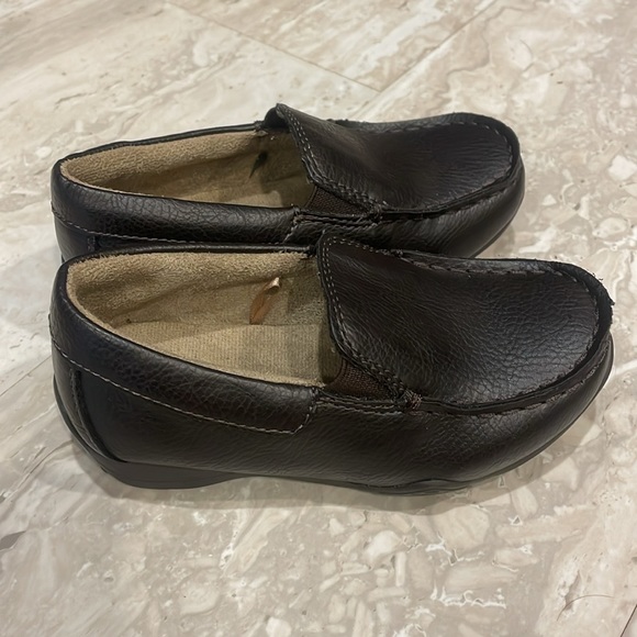 Brown leather kids size 9 loafer slides never worn! - Picture 3 of 4